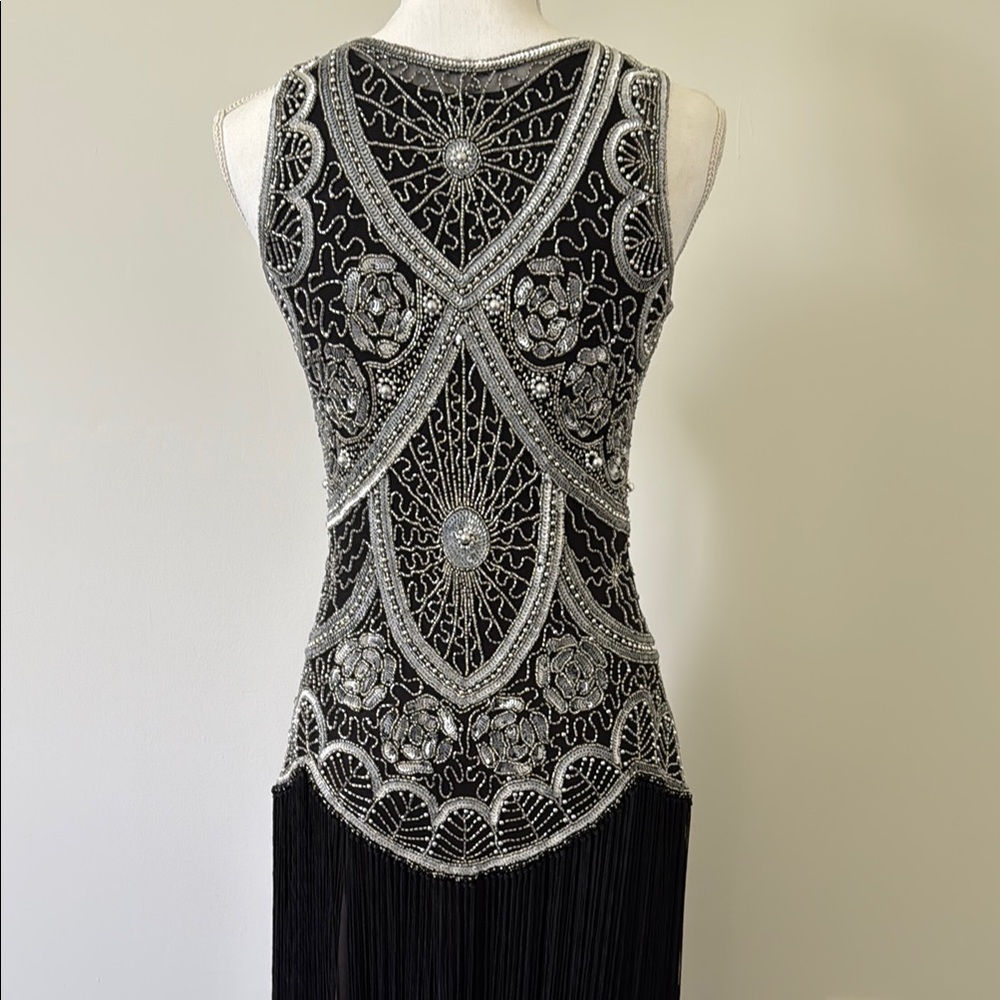 Elegant Flapper Style Black and Silver Women's Dress - Picture 4 of 7